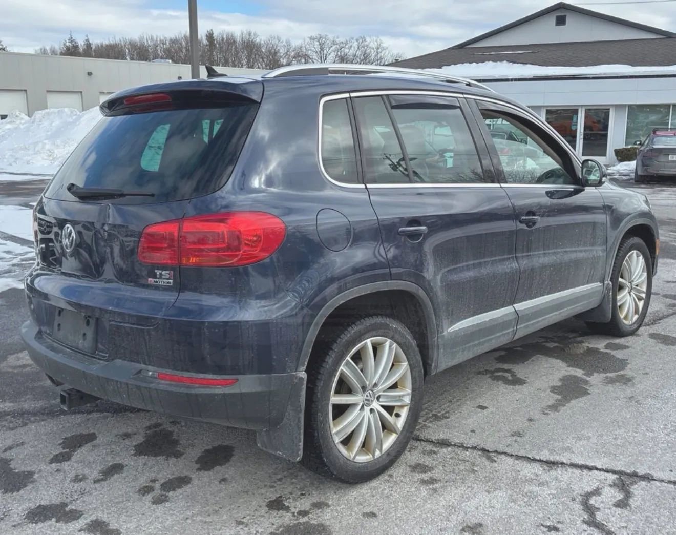 Used 2016 Volkswagen Tiguan SE image 3