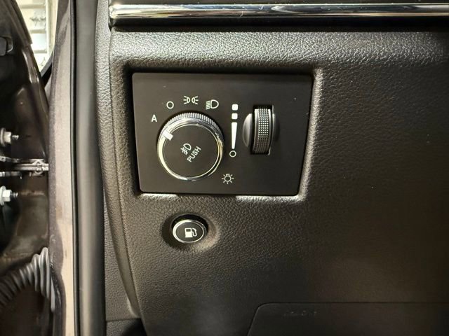 Used 2020 Jeep Grand Cherokee Limited image 12