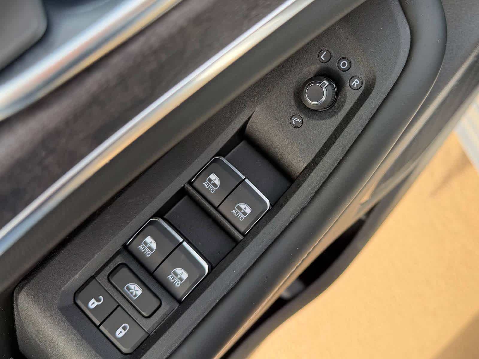 New 2025 Jeep Grand Cherokee L Overland w/ Rear Seat Video Group I image 36