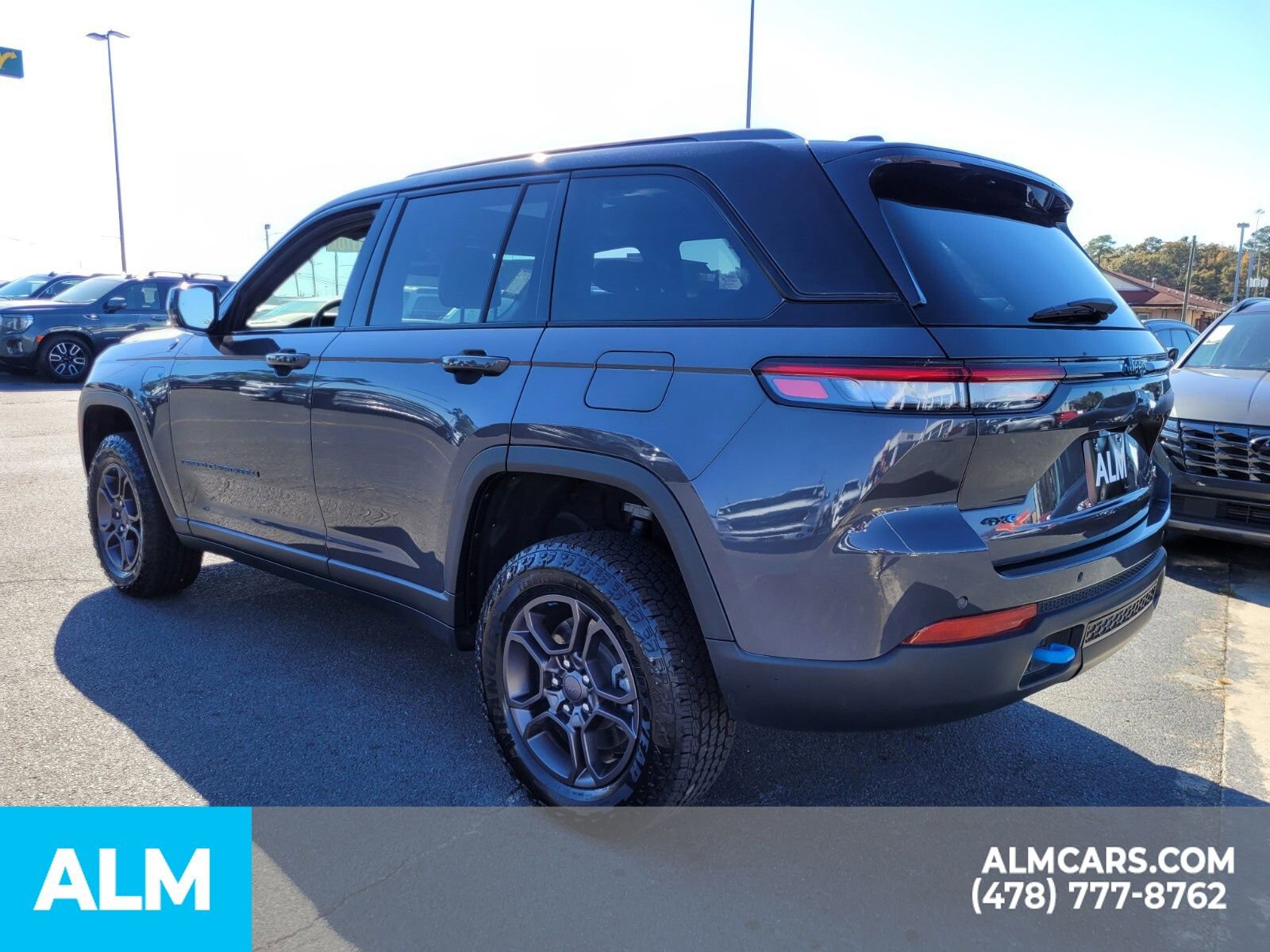Used 2024 Jeep Grand Cherokee Trailhawk image 9