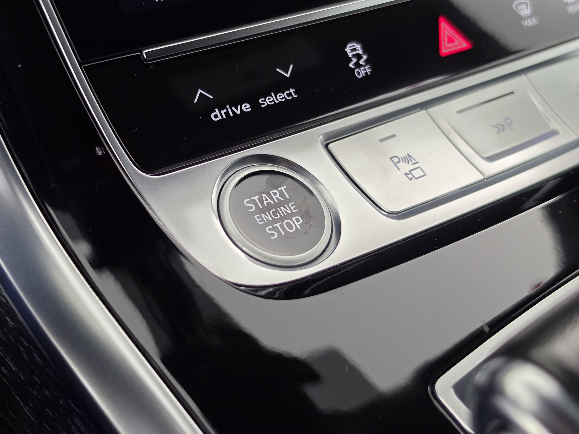 Used 2023 Audi Q8 Prestige AWD/4WD image 17