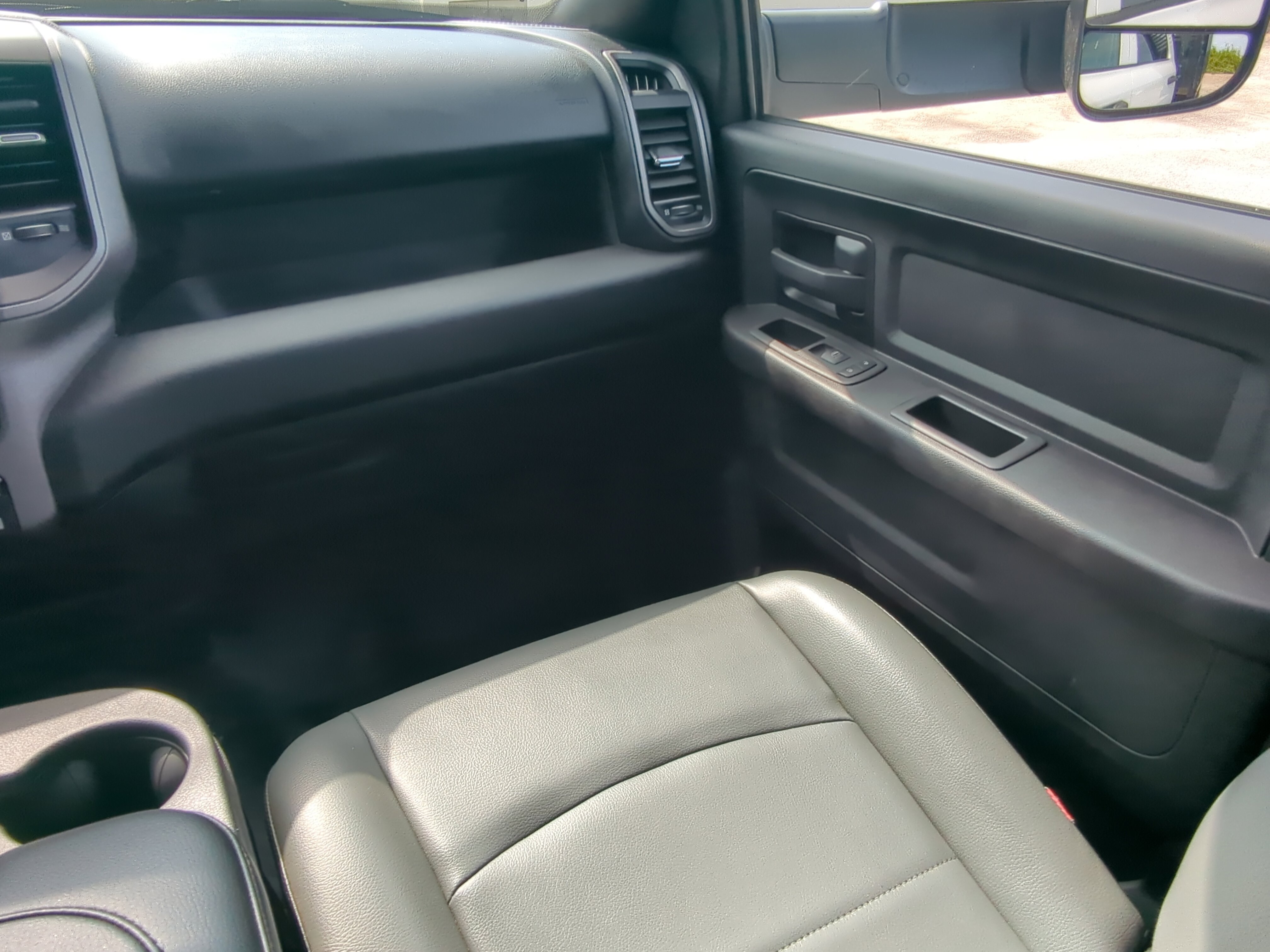 Used 2022 RAM 5500 Tradesman w/ Chrome Appearance Group AWD/4WD image 15