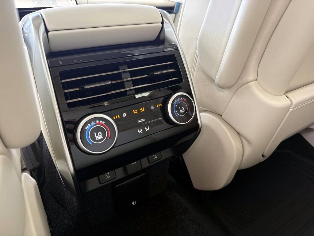 New 2026 Land Rover Range Rover SE image 14