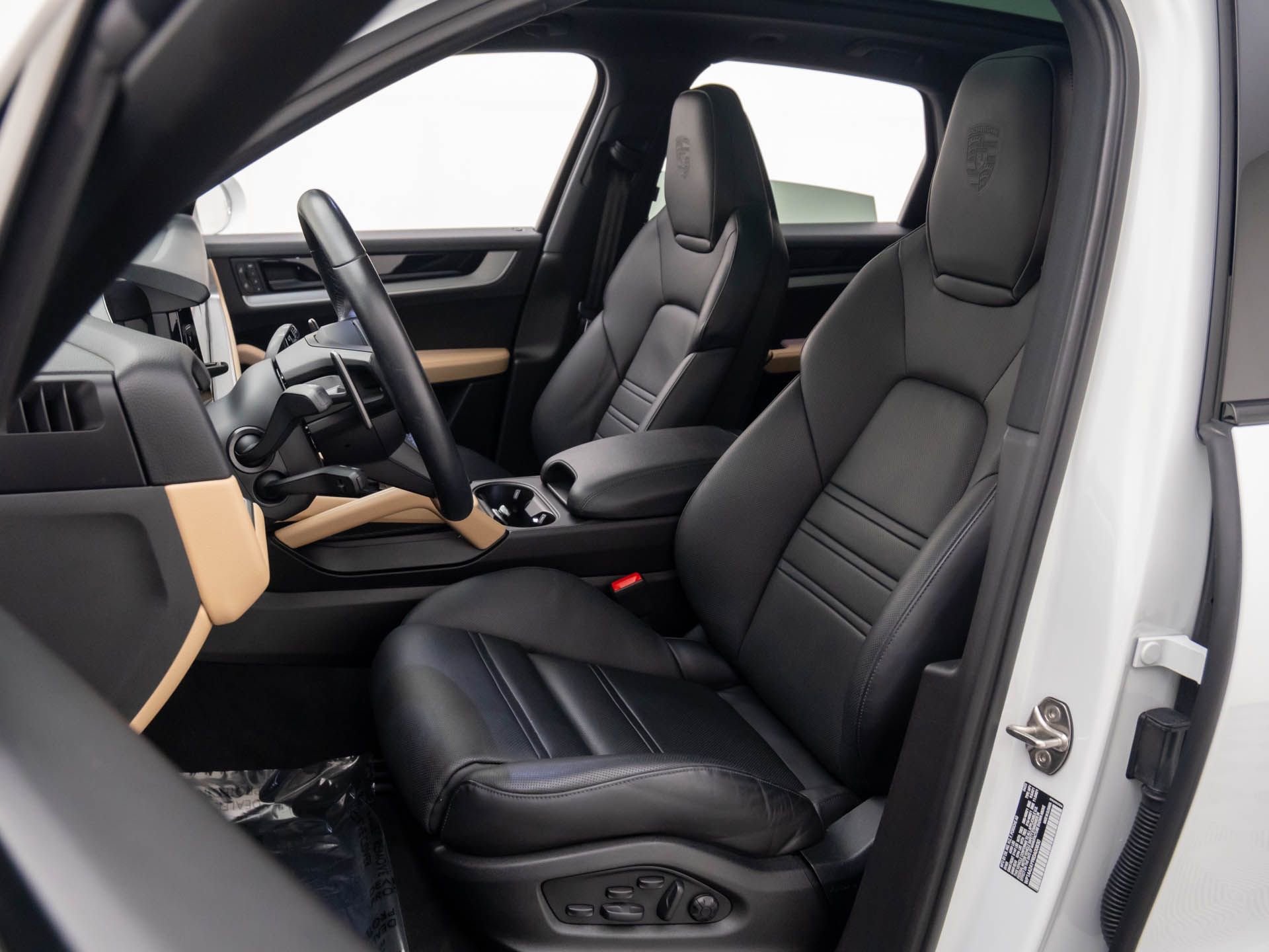 Certified 2024 Porsche Cayenne image 5