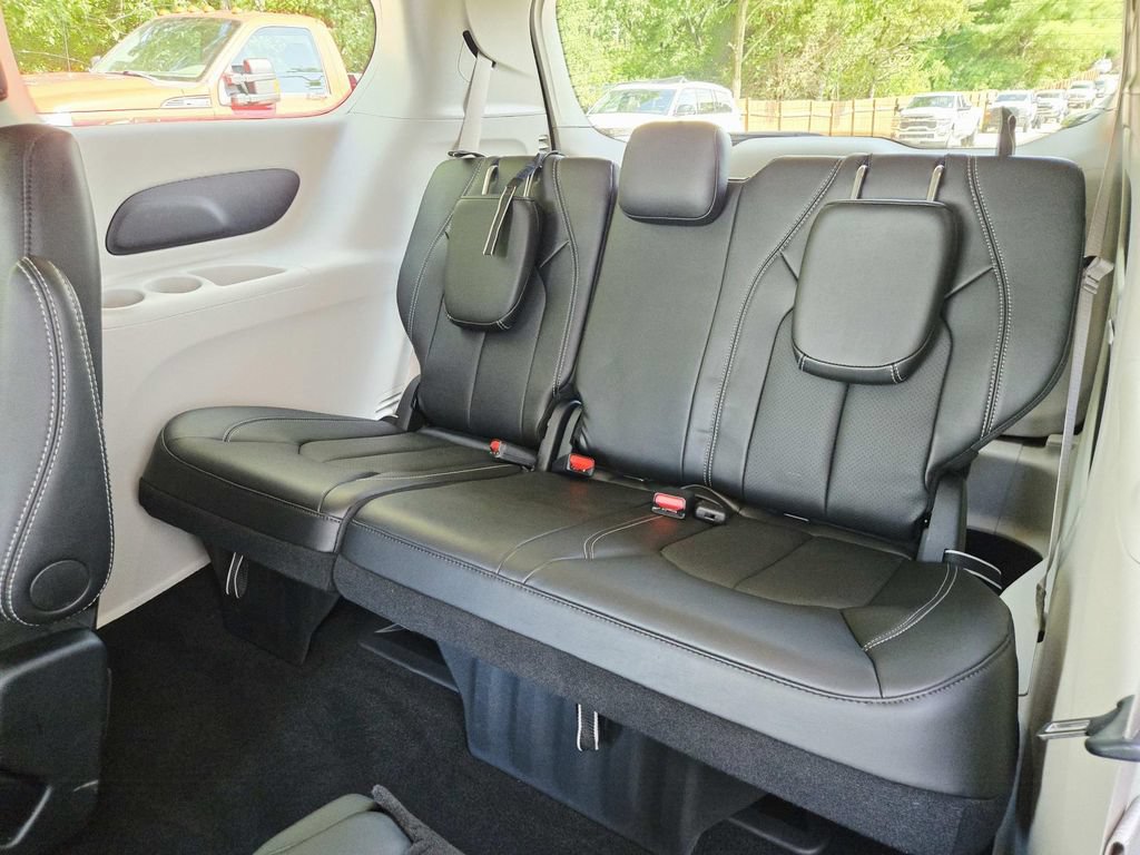 Used 2024 Chrysler Pacifica Touring-L w/ Road Tripper Package FWD image 13