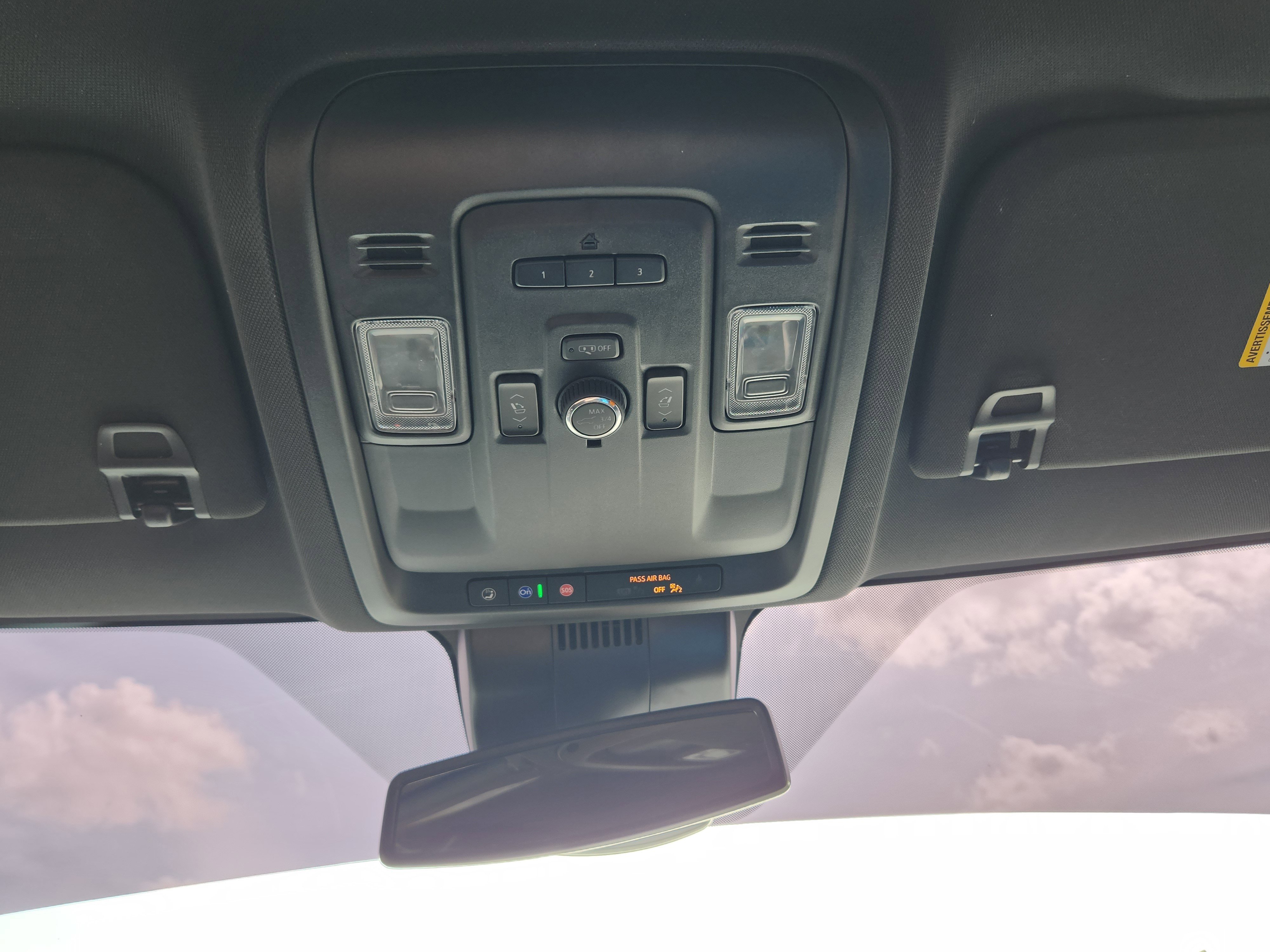 Used 2024 GMC Yukon SLT w/ SLT Luxury Package image 21