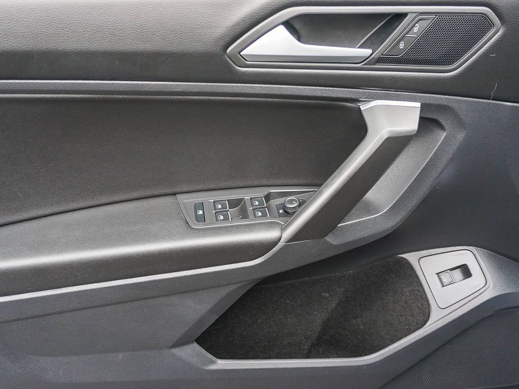 Used 2021 Volkswagen Tiguan SEL FWD image 19
