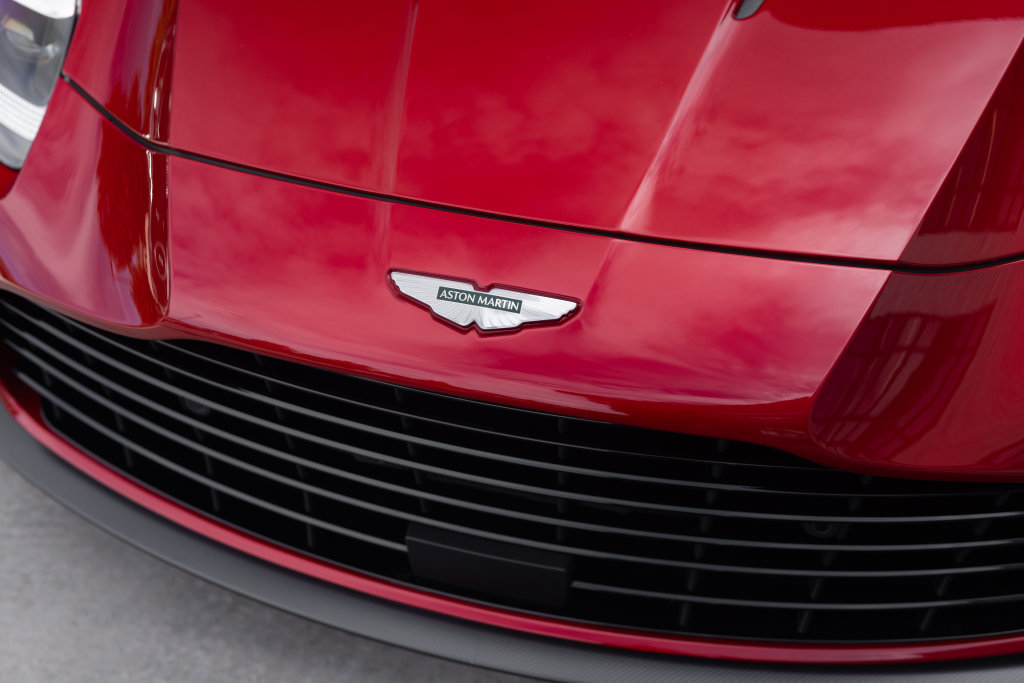 Used 2025 Aston Martin Vanquish RWD image 15