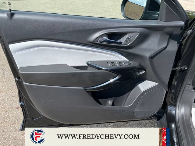 Used 2025 Chevrolet Trax LT FWD image 10