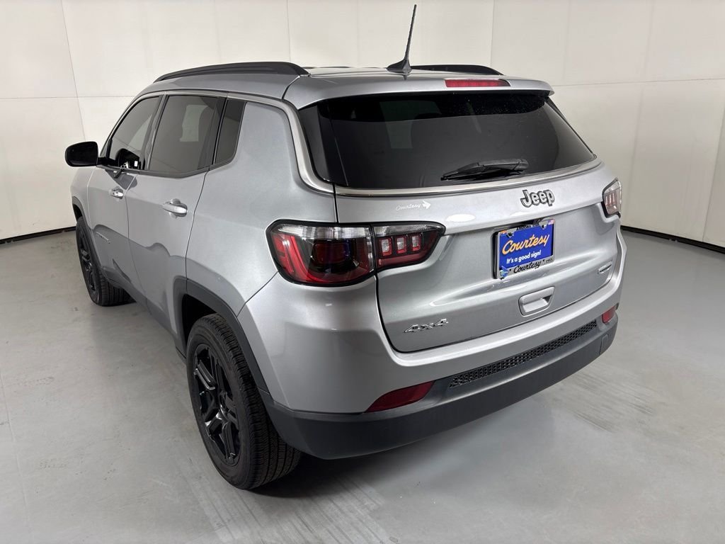 Used 2024 Jeep Compass Latitude AWD/4WD image 6
