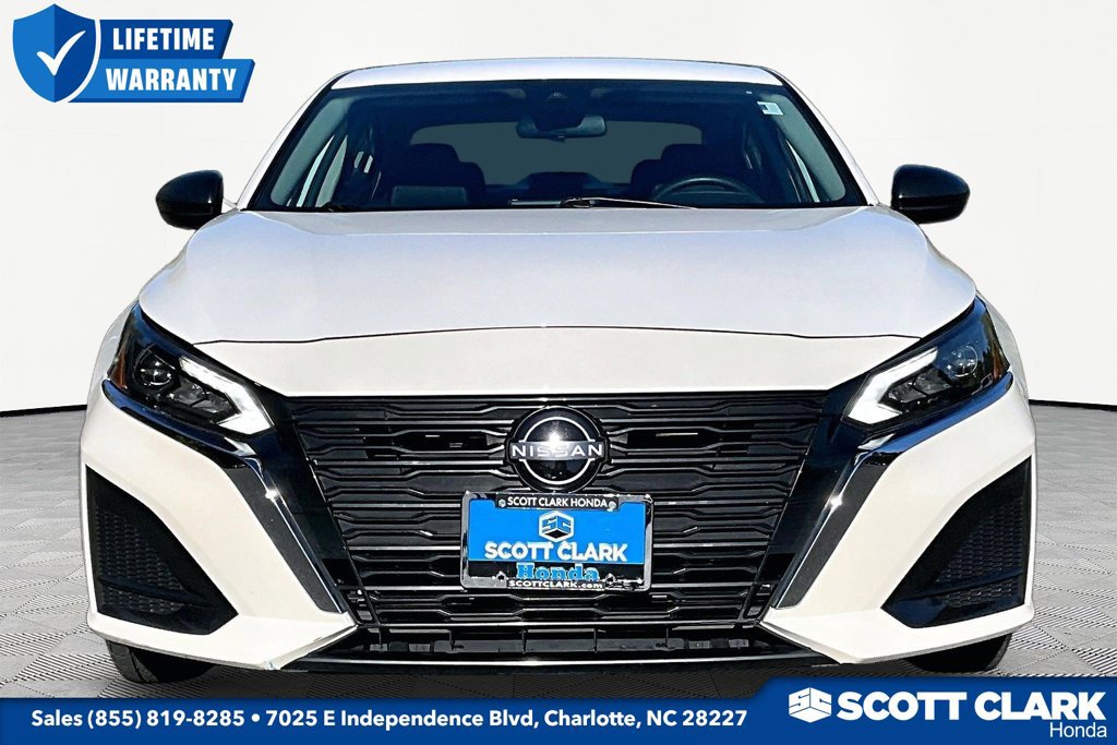Used 2024 Nissan Altima 2.5 SV FWD image 2