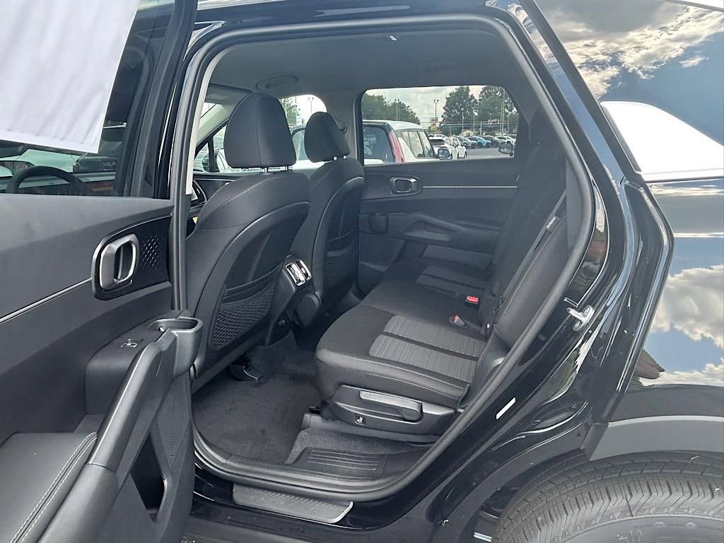 New 2025 Kia Sorento LX image 18