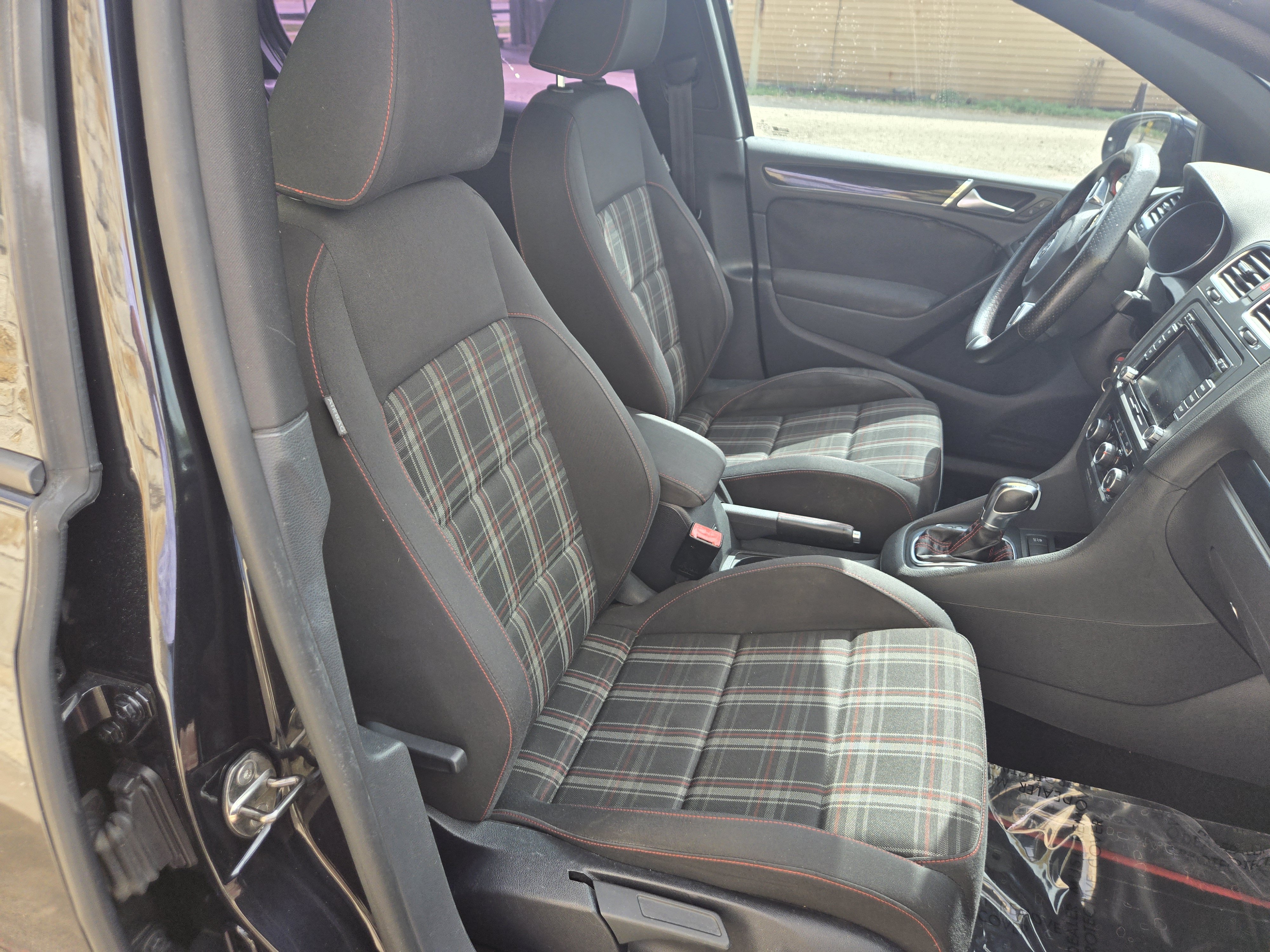 Used 2012 Volkswagen Golf 4-Door FWD image 9