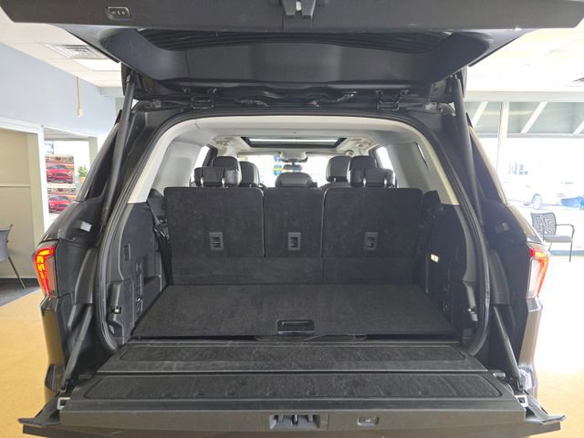 Used 2025 Lincoln Navigator Reserve image 5