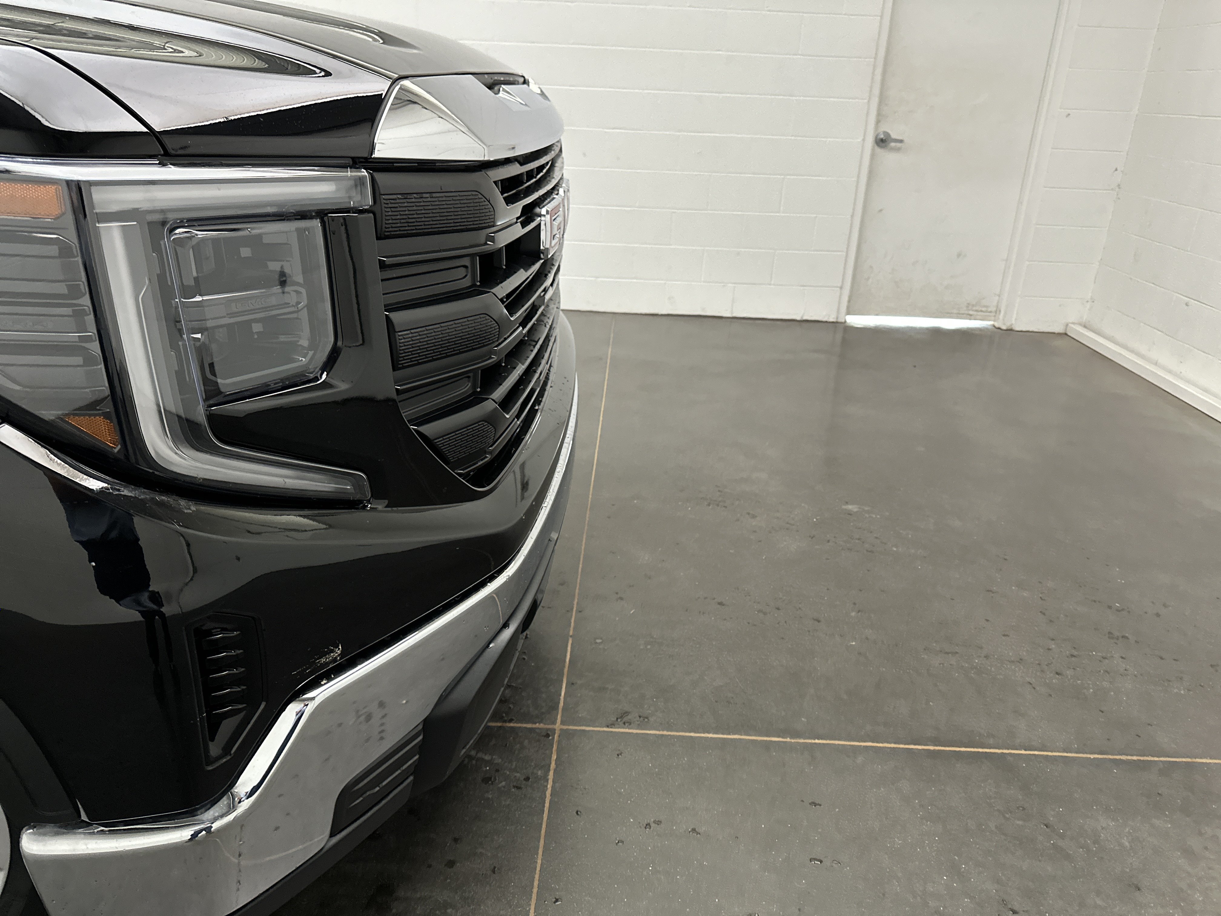 Used 2024 GMC Sierra 1500 Pro w/ Pro Value Package AWD/4WD image 2