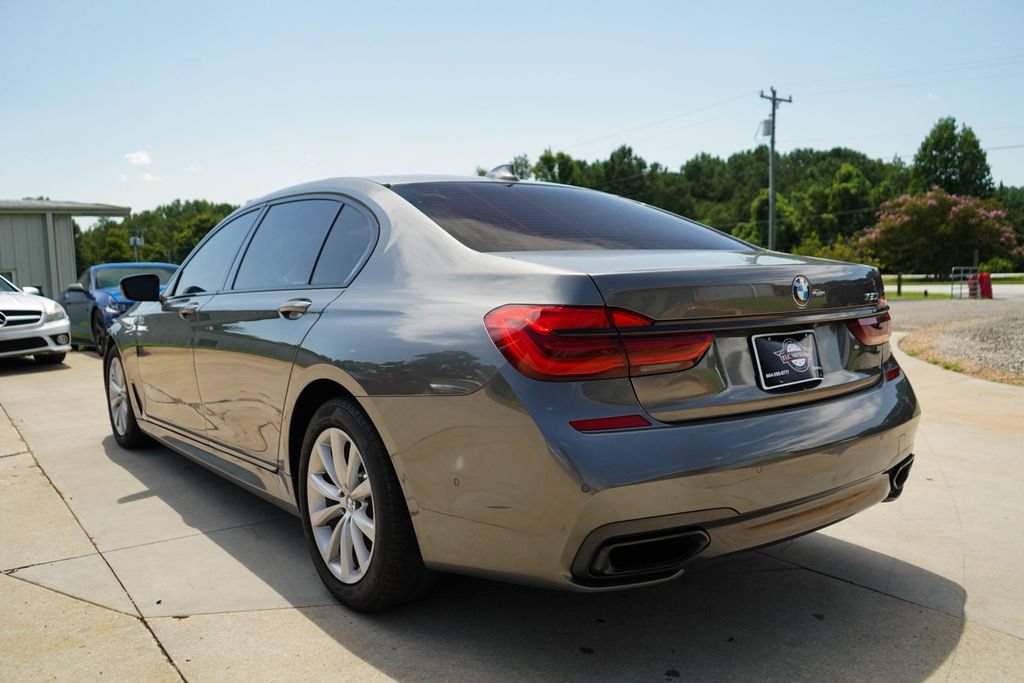 Used 2019 BMW 750i w/ Executive Package RWD image 4