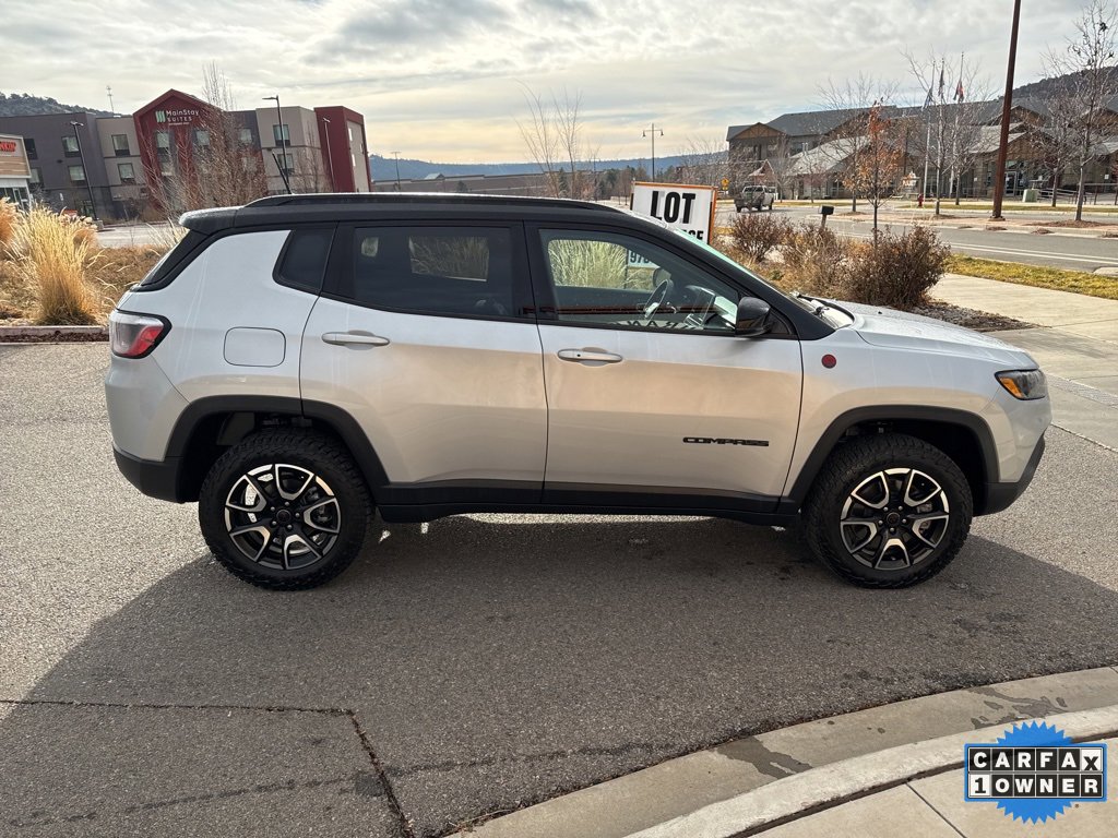 Used 2025 Jeep Compass Trailhawk image 11