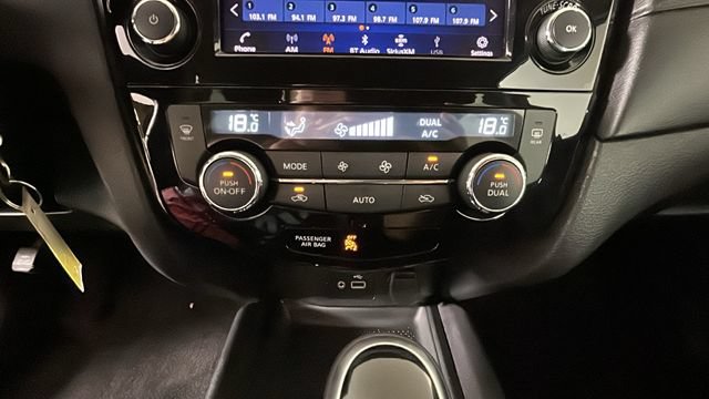 Used 2020 Nissan Rogue S FWD image 21