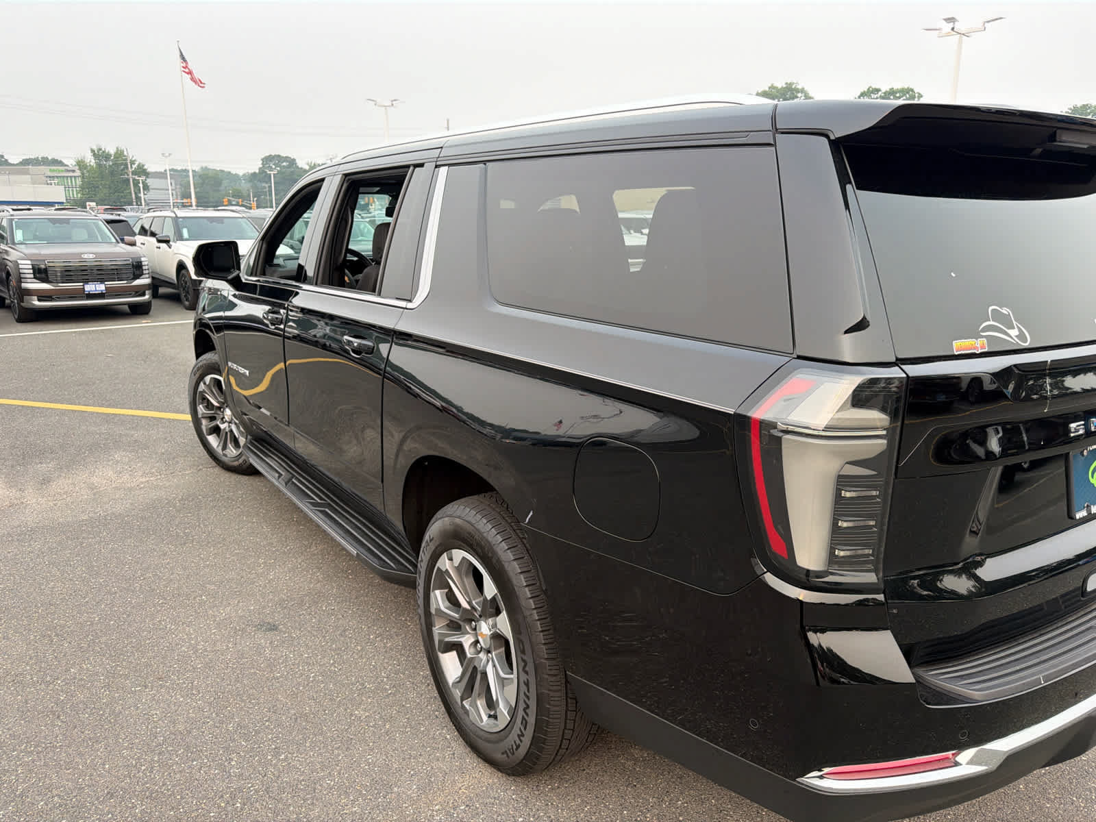 Certified 2026 Chevrolet Suburban LT w/ Comfort Package AWD/4WD image 4