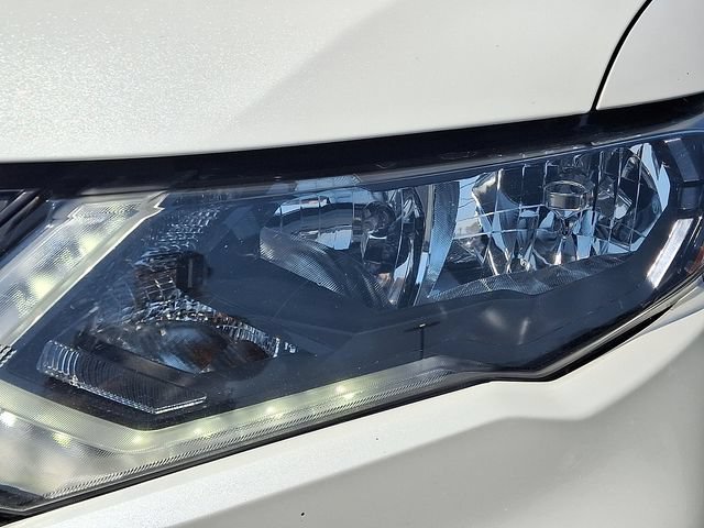 Used 2017 Nissan Rogue SV AWD/4WD image 9