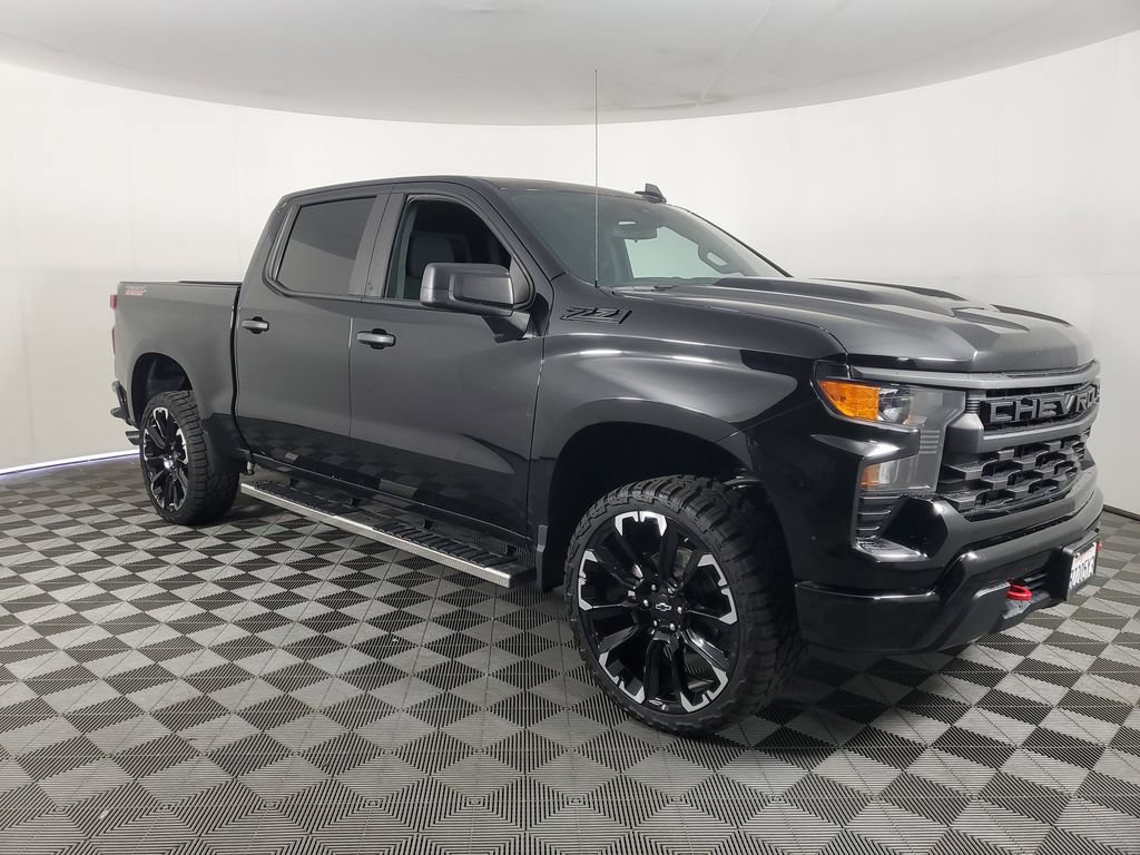 Used 2024 Chevrolet Silverado 1500 Custom Trail Boss w/ LPO, Dark Essentials Package AWD/4WD image 2