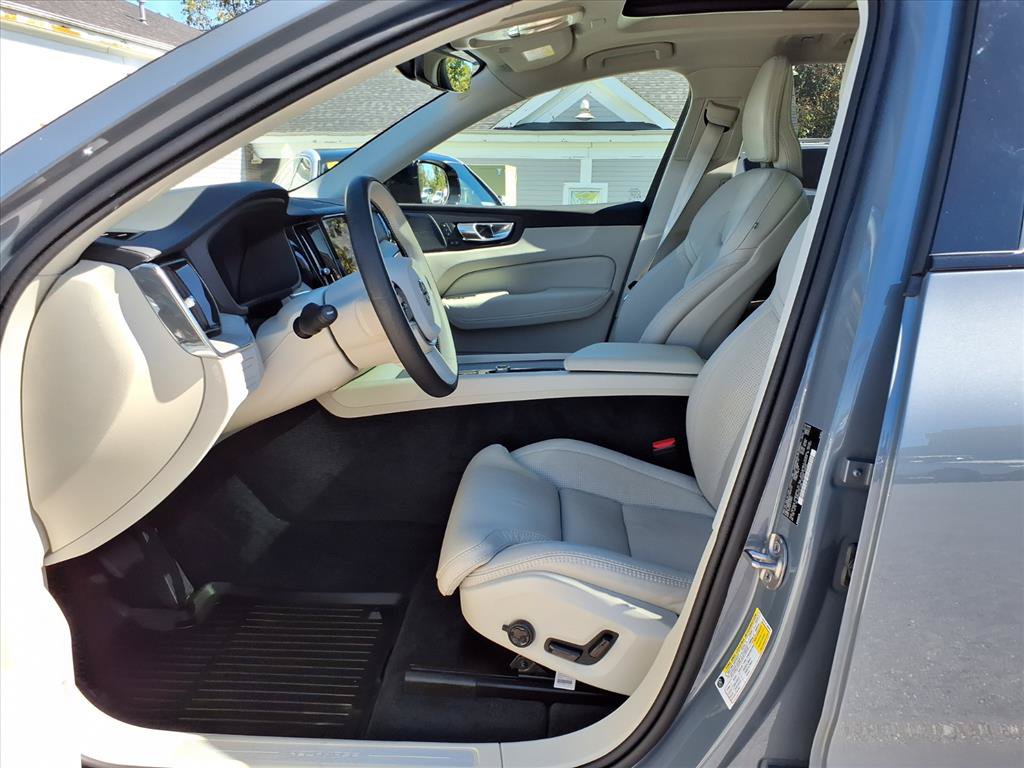 Certified 2024 Volvo XC60 T8 Ultimate w/ Climate Package AWD/4WD image 11
