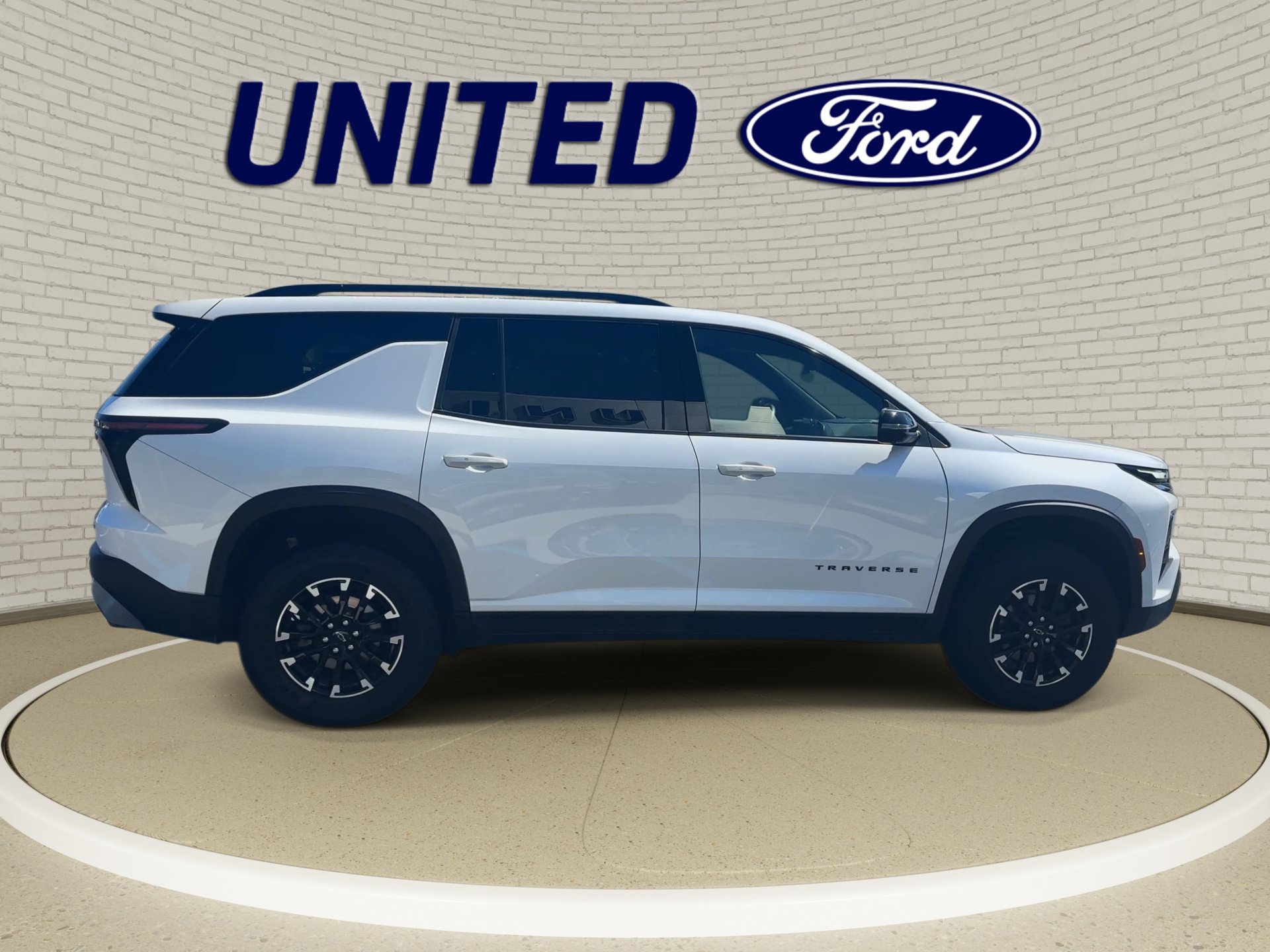 Used 2024 Chevrolet Traverse Z71 w/ LPO, Floor Liner Package AWD/4WD image 4