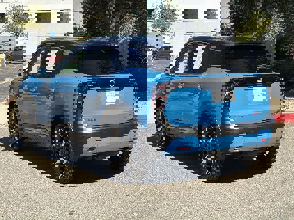 Used 2025 Nissan Kicks SR image 4