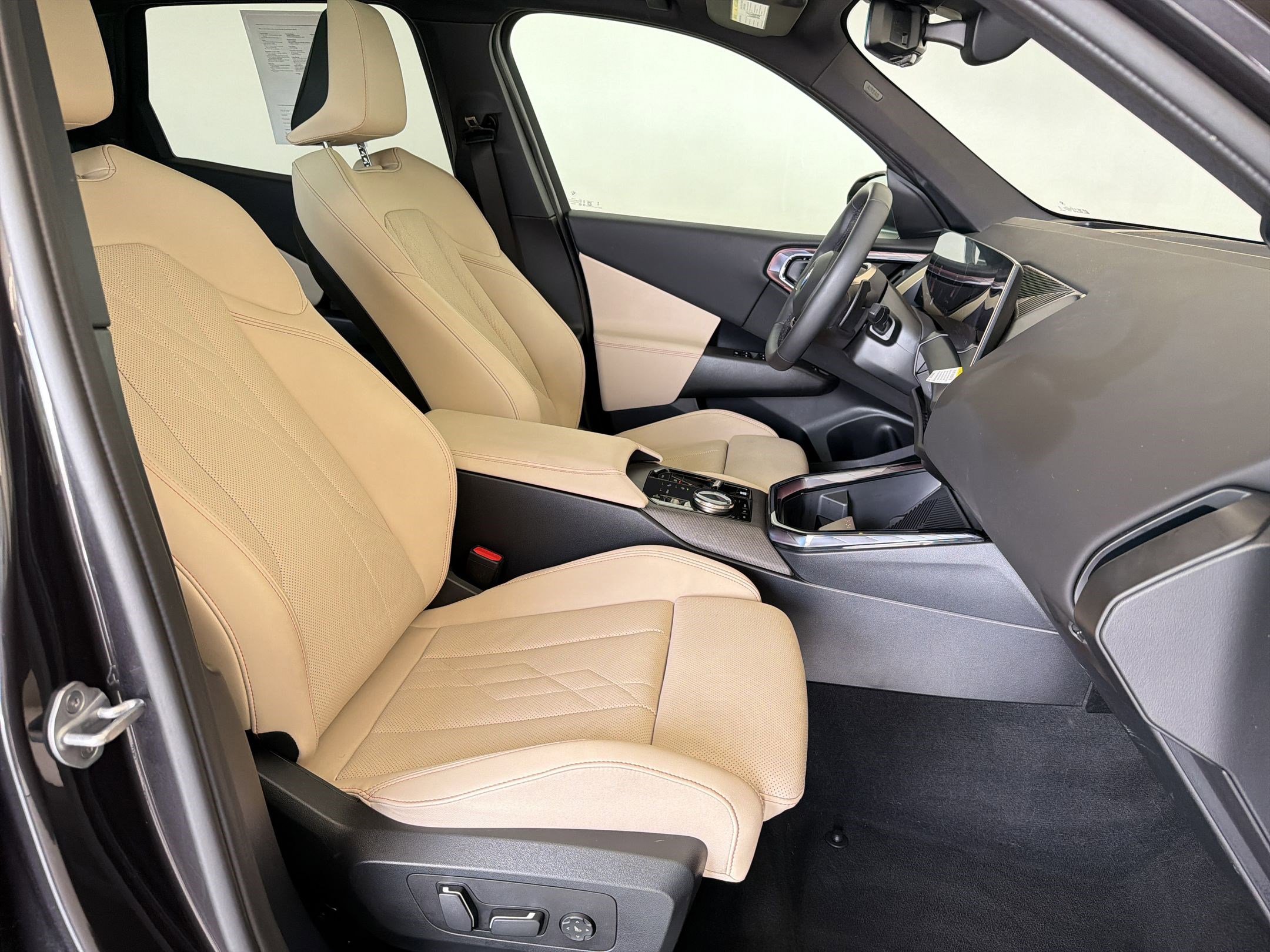 Used 2025 BMW X3 xDrive30i w/ Premium Package image 31