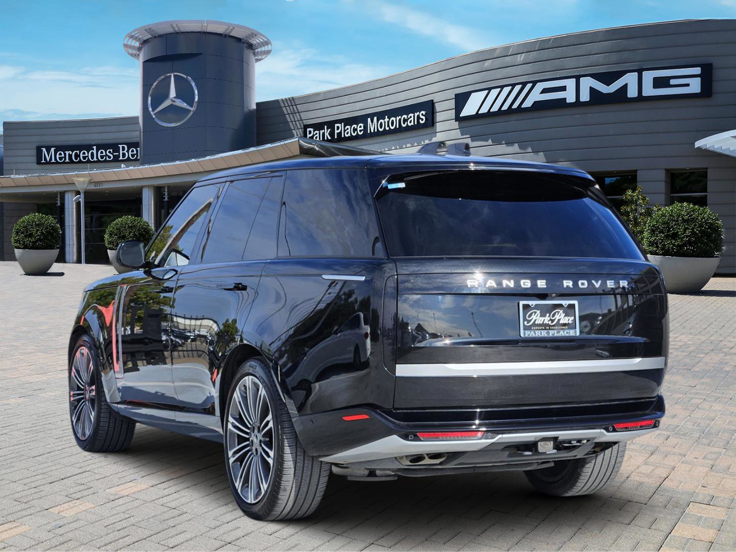 Used 2024 Land Rover Range Rover Autobiography image 4