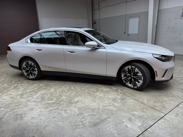 Used 2026 BMW 530i xDrive AWD/4WD image 6
