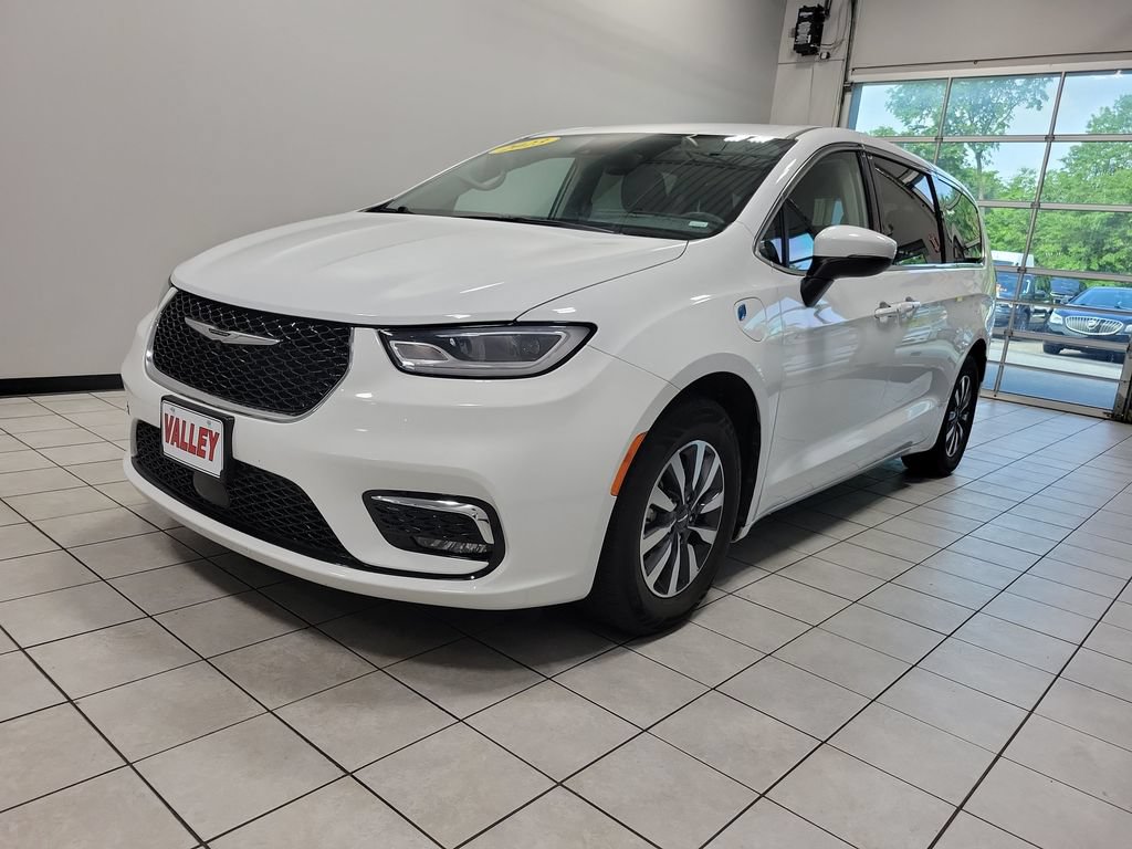 Used 2023 Chrysler Pacifica Touring-L FWD image 7