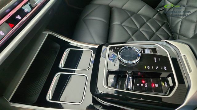Used 2025 BMW 740i xDrive AWD/4WD image 50