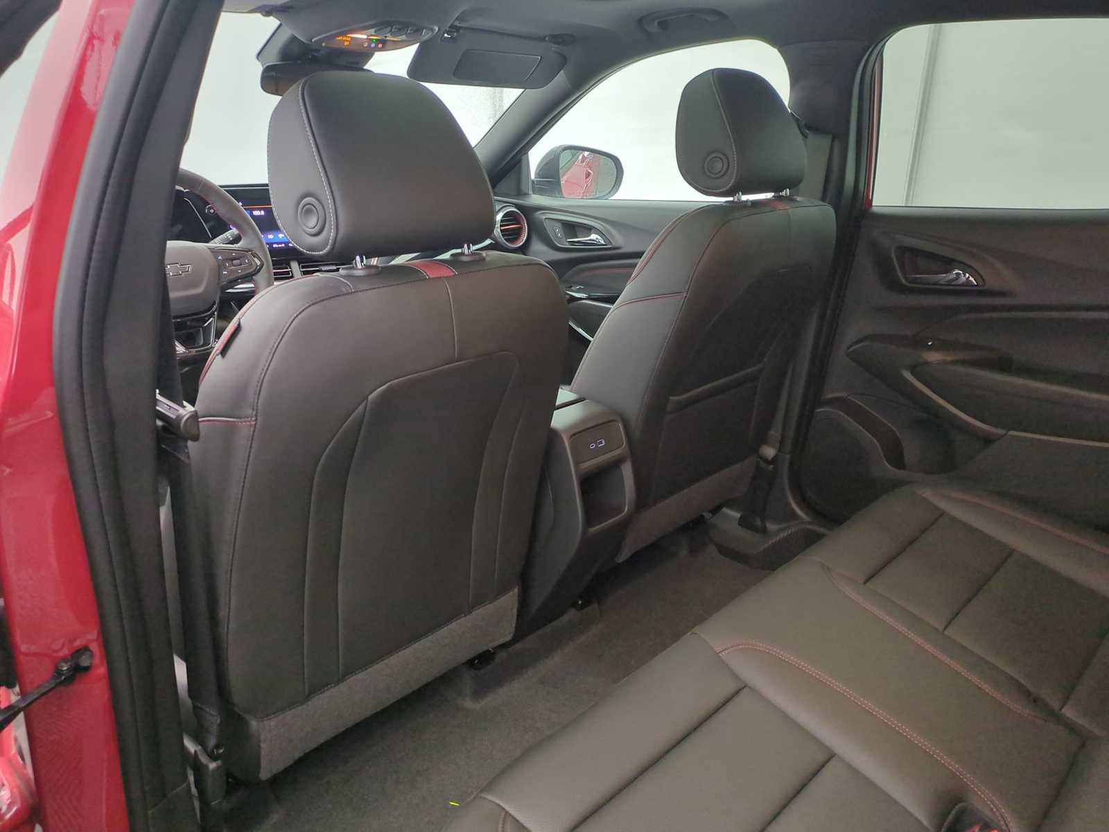 New 2026 Chevrolet Trax RS w/ Sunroof Package image 32