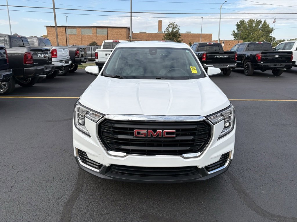 Used 2024 GMC Terrain SLE image 19