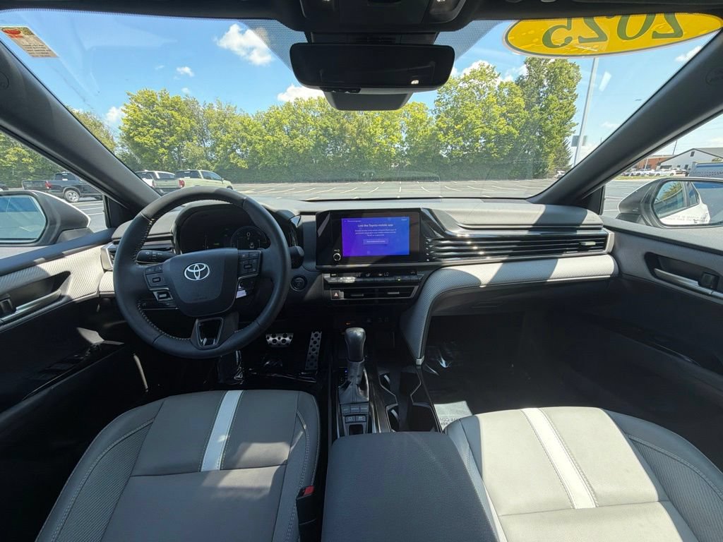 Used 2025 Toyota Camry SE w/ Convenience Package FWD image 11