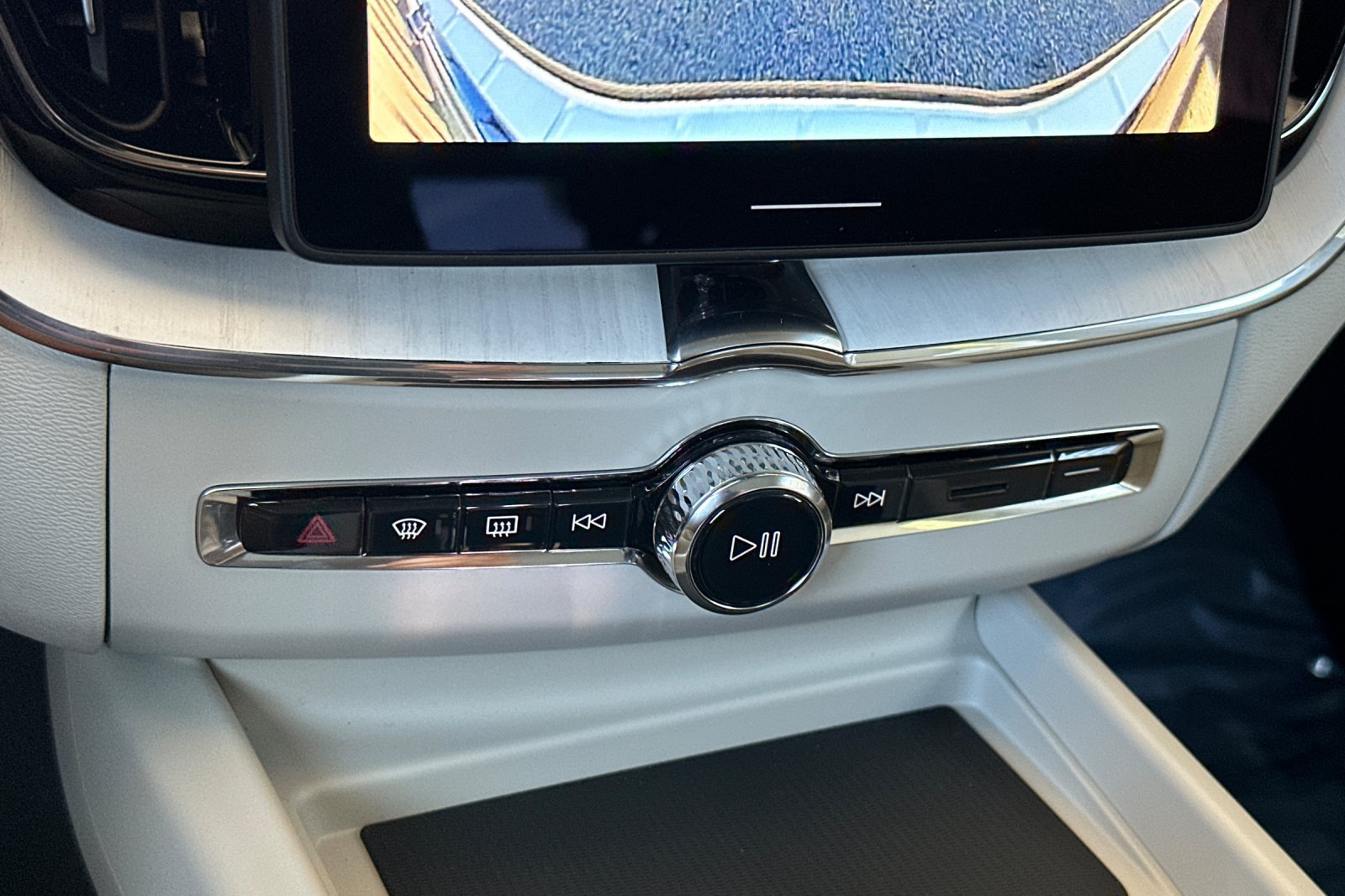 New 2026 Volvo XC60 B5 Ultra AWD/4WD image 17