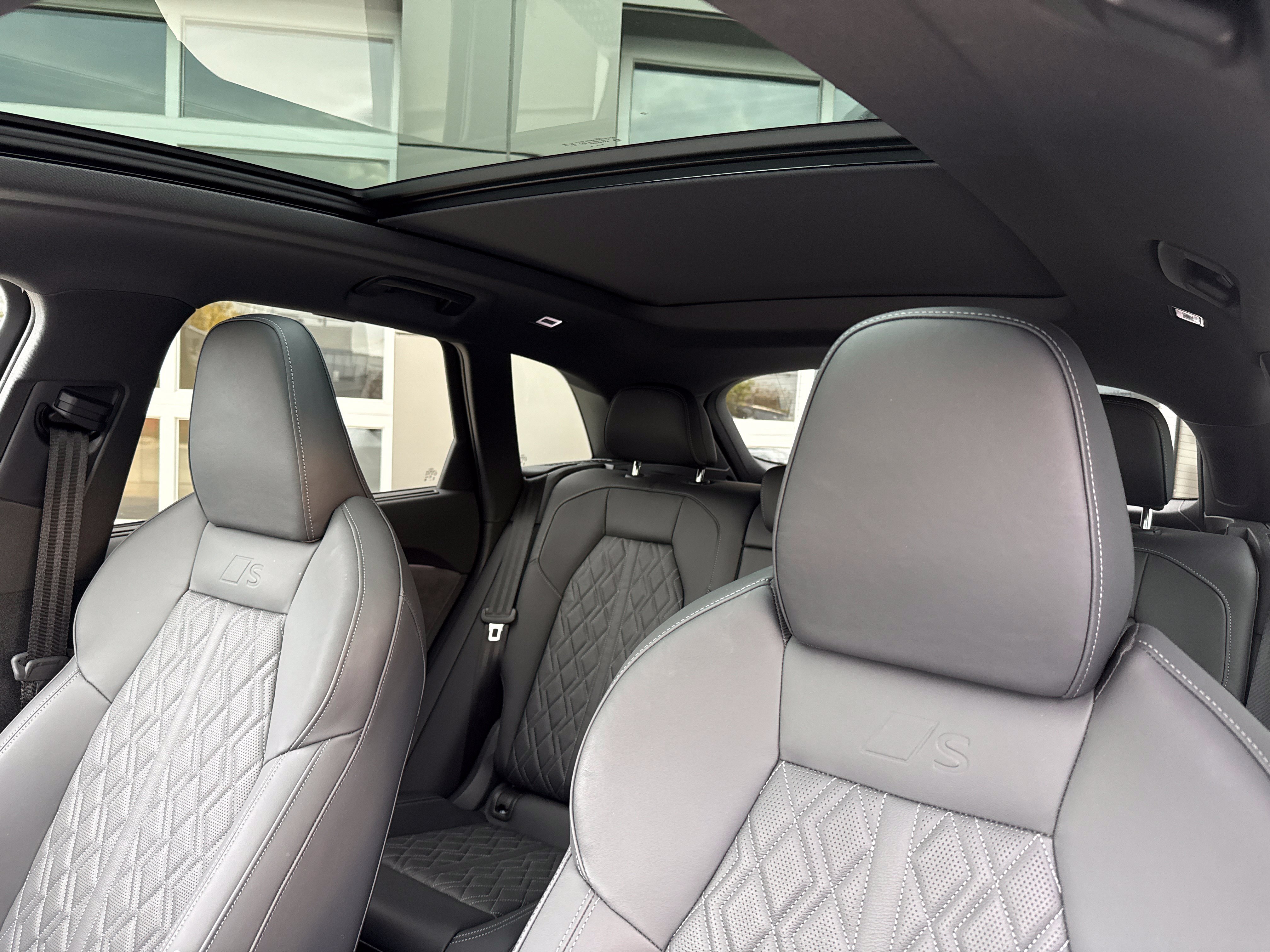 Used 2025 Audi SQ5 Prestige w/ Prestige Package AWD/4WD image 11