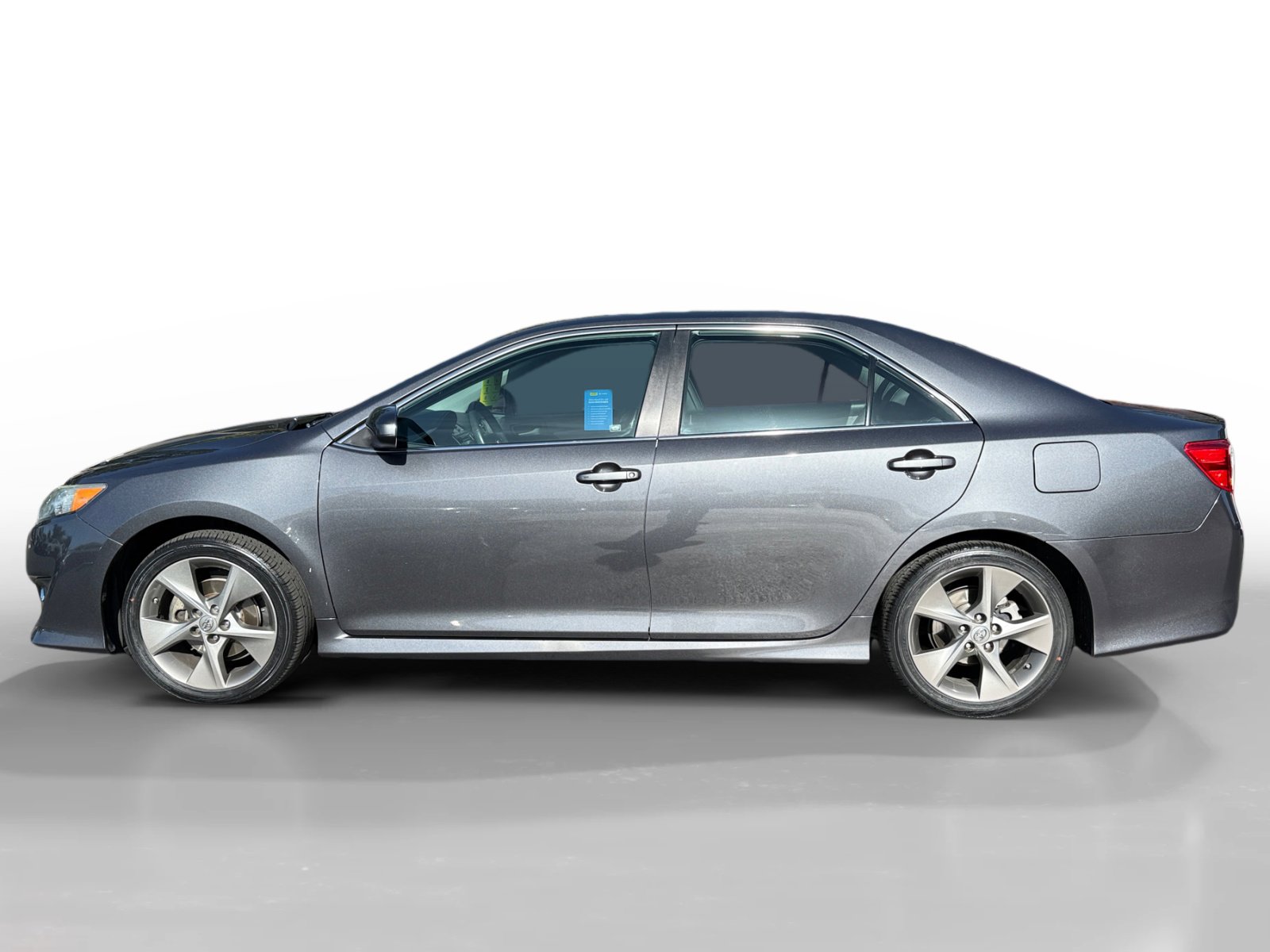 Used 2012 Toyota Camry SE w/ Leather Pkg FWD image 2