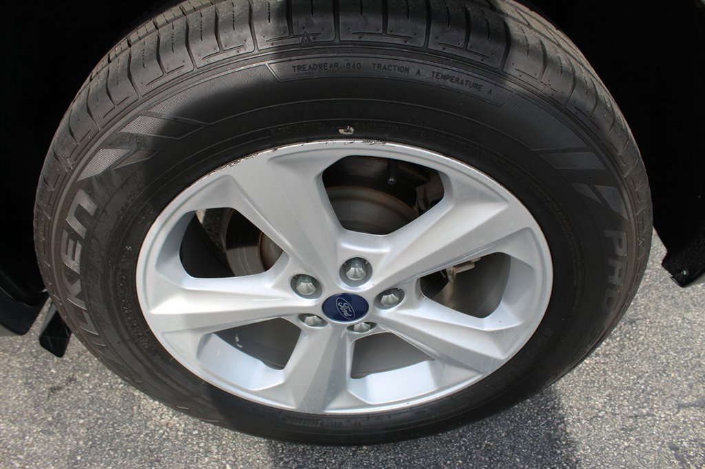 Used 2018 Ford Edge SE FWD image 16