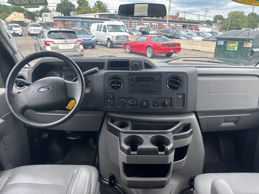 Used 2014 Ford E-250 and Econoline 250 Extended w/ Power Group RWD image 12