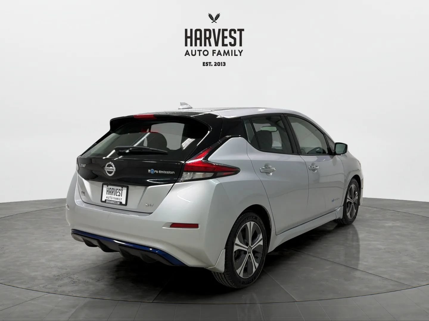 Used 2018 Nissan Leaf SV w/ SV Technology Package FWD image 6