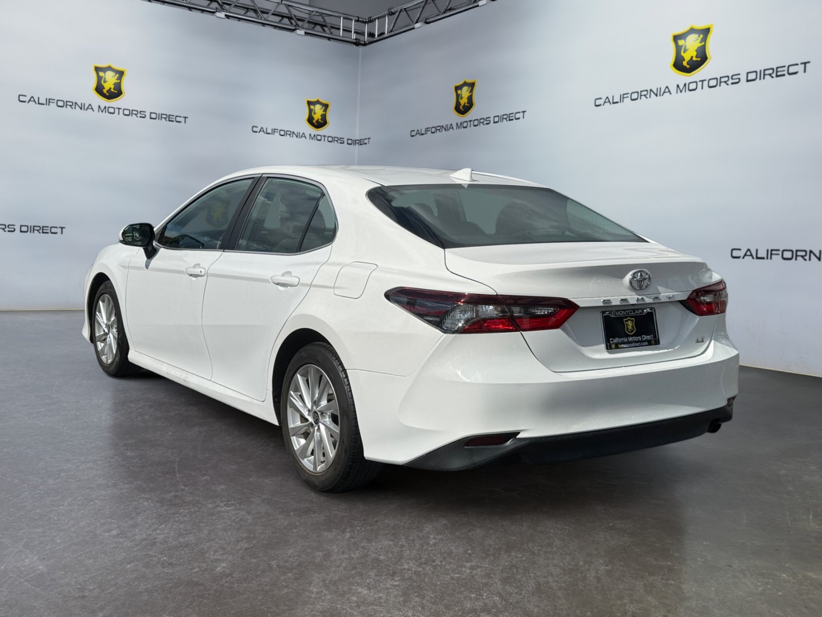Used 2023 Toyota Camry LE FWD image 3