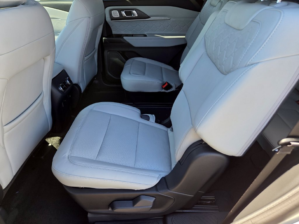 New 2027 Ford Explorer Platinum w/ 3.0L Ultimate Package AWD/4WD image 13