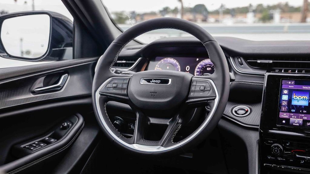 New 2025 Jeep Grand Cherokee L Altitude image 16