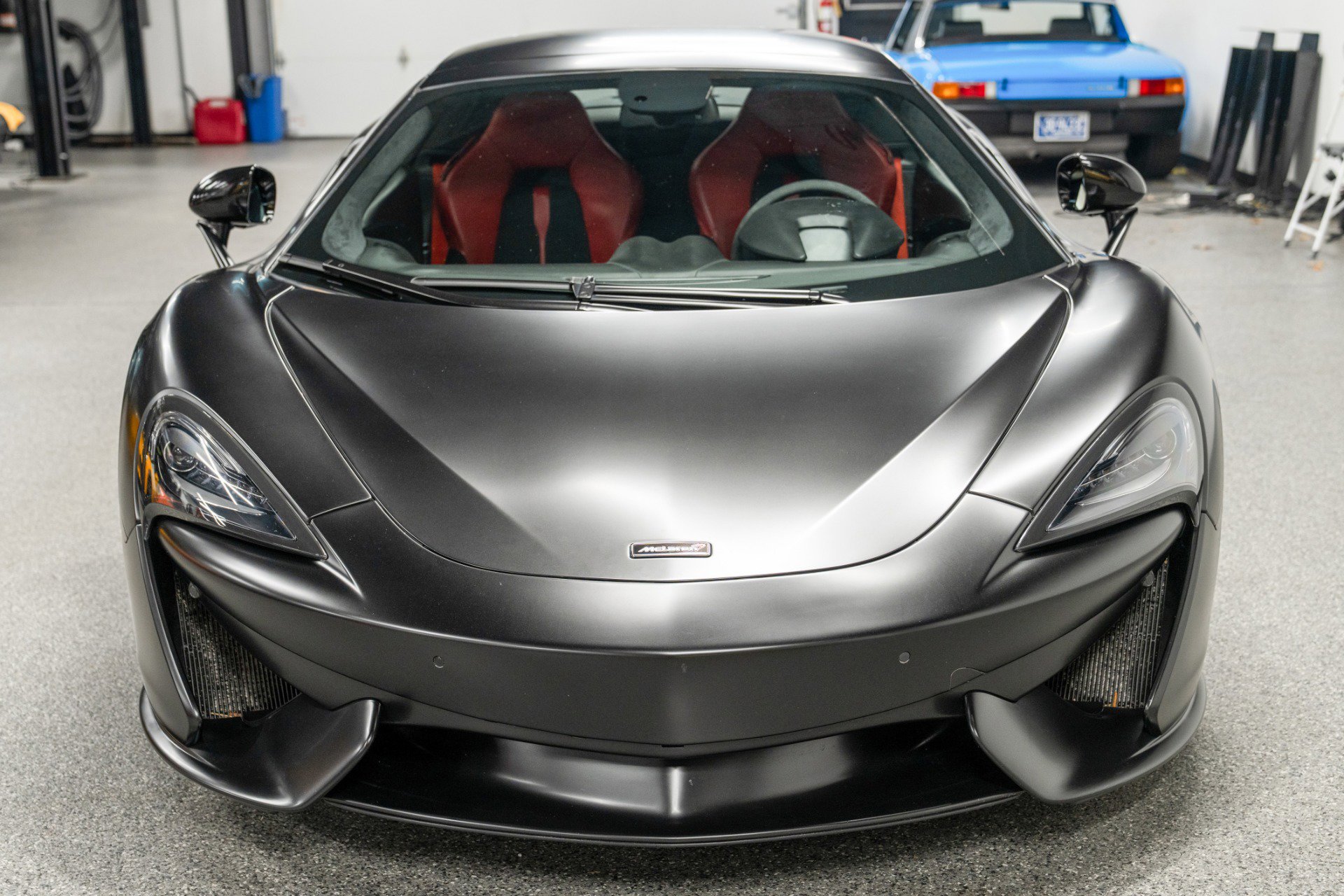 Used 2018 McLaren 570S Spider image 32