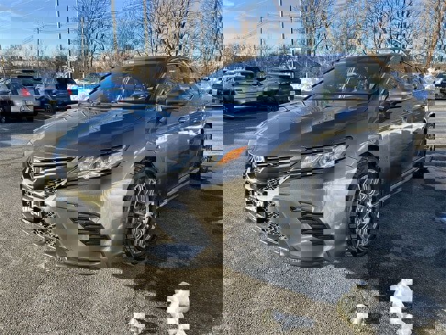 Used 2020 Toyota Camry SE image 4