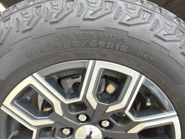 Used 2023 Chevrolet Colorado Z71 AWD/4WD image 11