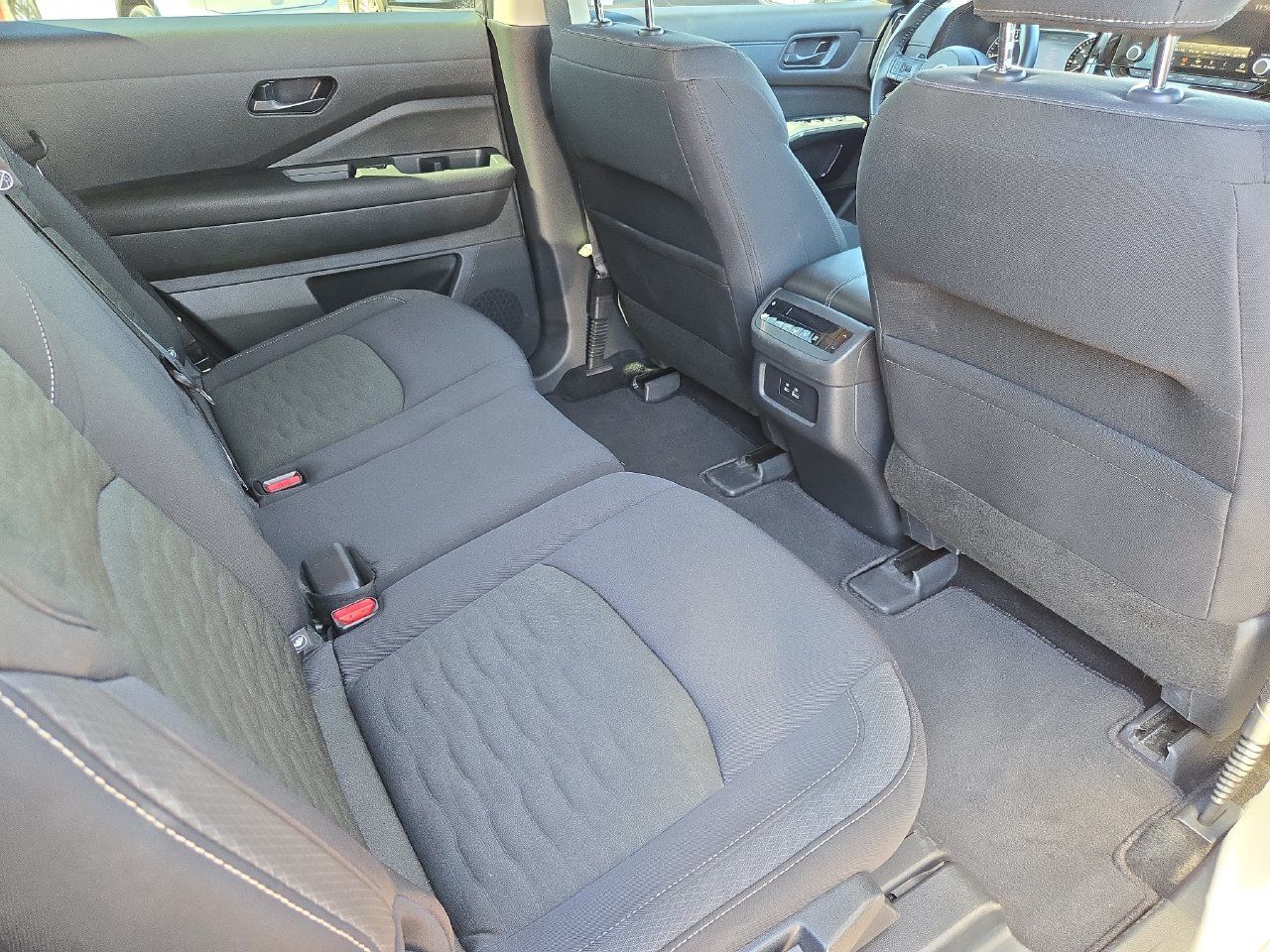 Used 2025 Nissan Pathfinder SV FWD image 11