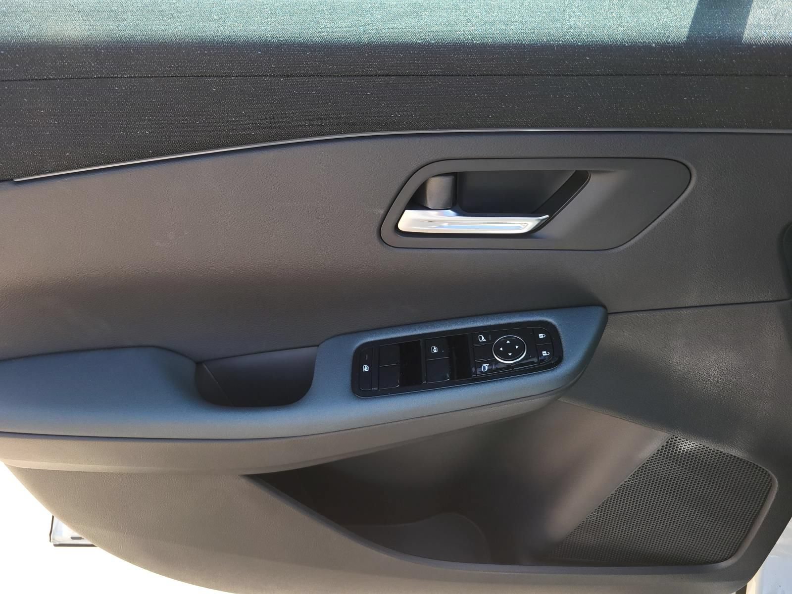 New 2026 Nissan Leaf SV+ w/ Floor Mat Package (SV+) FWD image 16